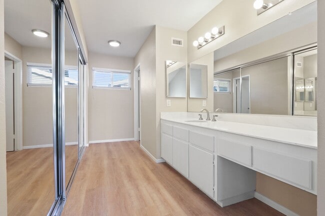 Building Photo - 989 W Imperial Hwy