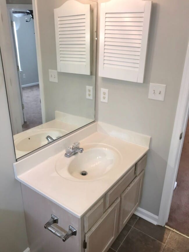 Building Photo - Oakbrooke Meadows