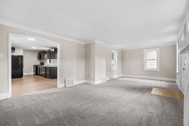 Building Photo - ? Move-In Ready Home with Modern Updates