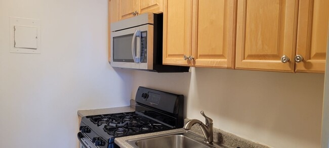 Building Photo - Top floor unit with a stunning open view! Walk to Longwood!