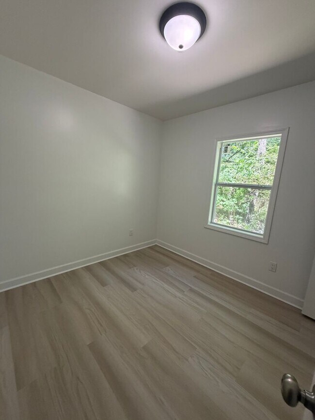 Building Photo - 3482 Lamphier Ave