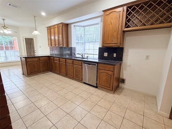 Building Photo - 3306 Vista Lake Dr