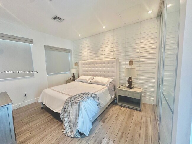 Building Photo - 1150 98th St