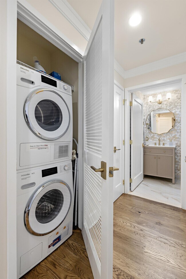 Building Photo - 1125 Maxwell Ln