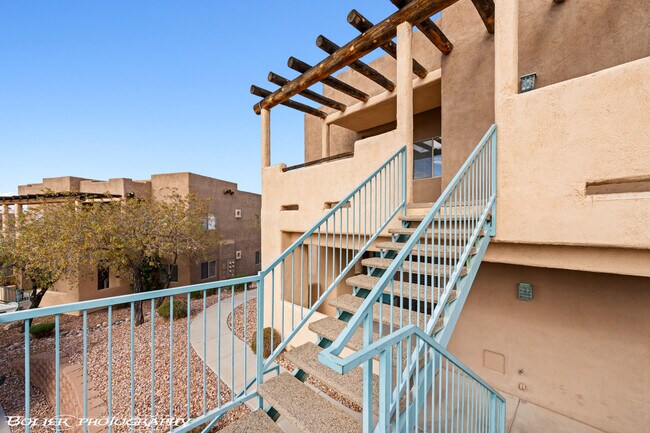 Building Photo - 470 Turtleback Rd