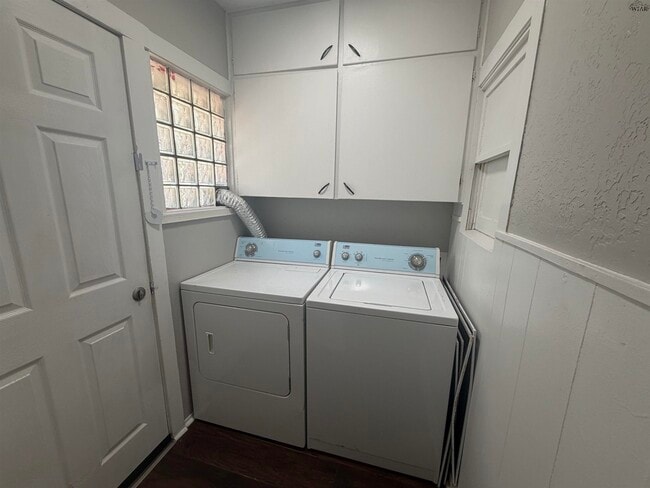 Building Photo - 1202 Austin St