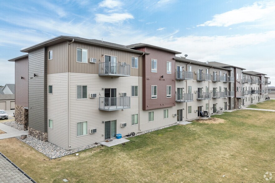 Building Photo - Latitude Apartments