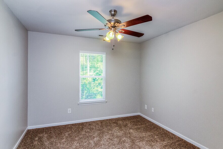 Building Photo - 523 Mountain Quail Dr