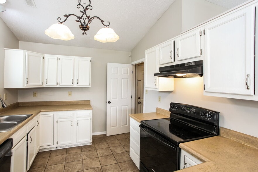 Building Photo - 8165 Shortleaf Ct