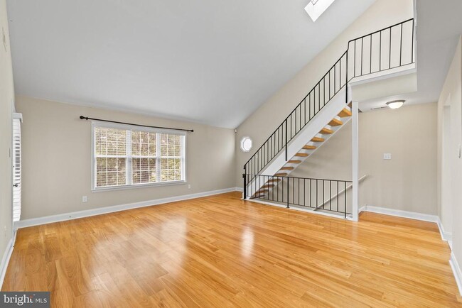 Building Photo - 722 Sedgewick Ct