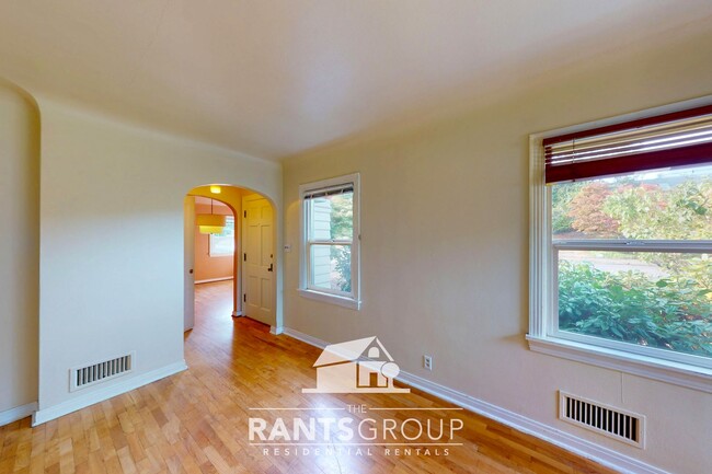 Building Photo - 2-Bedroom Home with Basement on a Spacious...