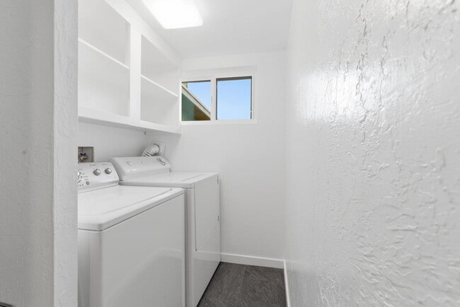 Building Photo - 36975 N Sunset Trail