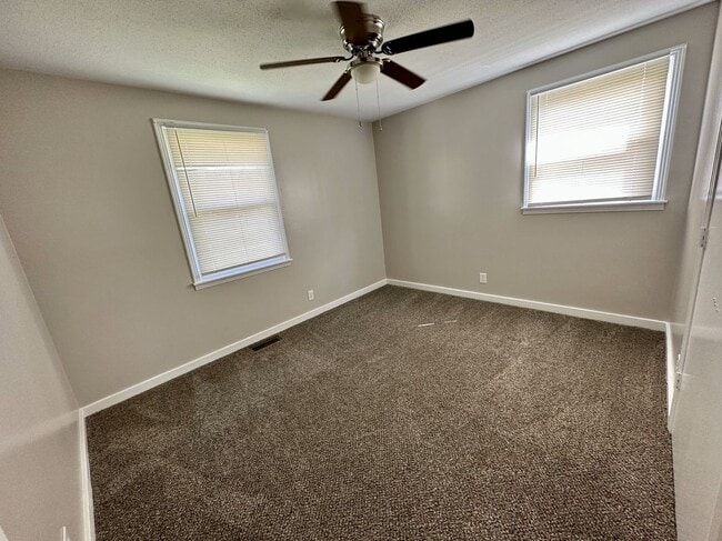 Building Photo - 3 Bedroom Home For Rent Over The River!