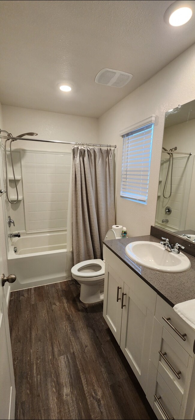 Building Photo - 1342 Santini Ave