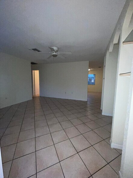 Building Photo - 1536 Barbarie Ln