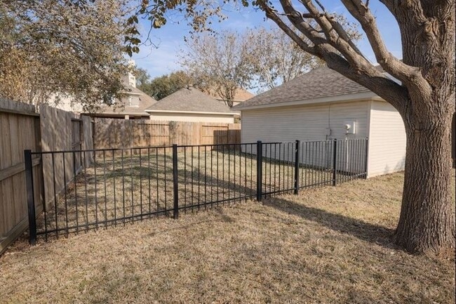 Building Photo - 702 Epperson Way