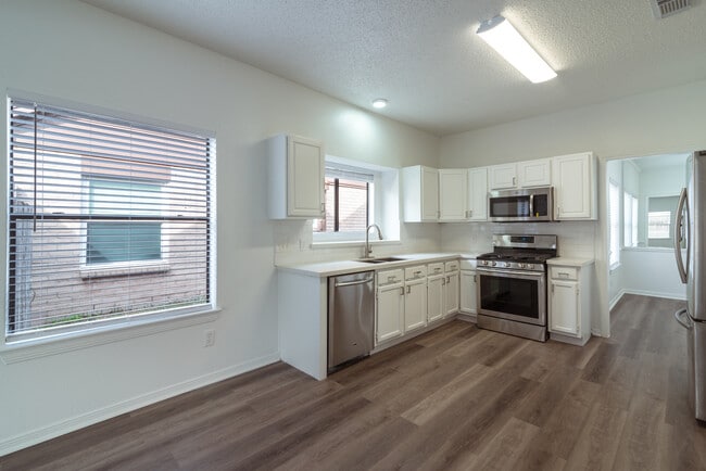 Building Photo - 1030 Wentworth Dr