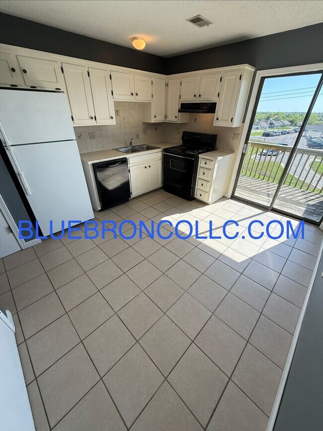 Building Photo - Cute 2 bedroom 1 bathroom home with a 1 car garage