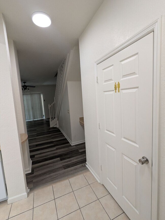Building Photo - 4833 NW 46th Pl