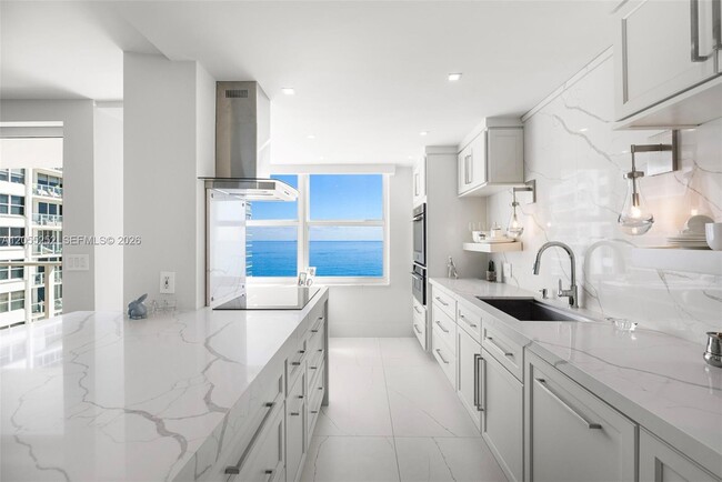 Building Photo - 4300 N Ocean Blvd