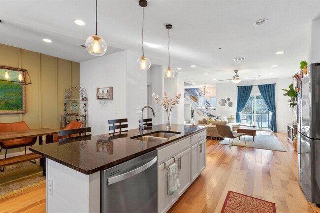 Building Photo - 7203 Bassett Ct