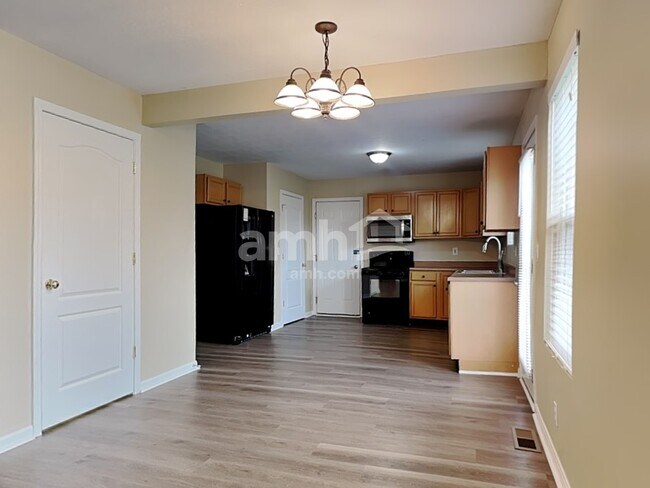 Building Photo - 9021 Braxton Dr