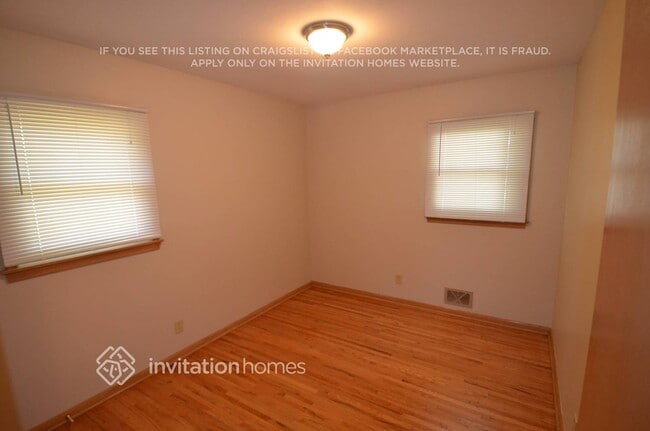 Building Photo - 4240 6th St NE