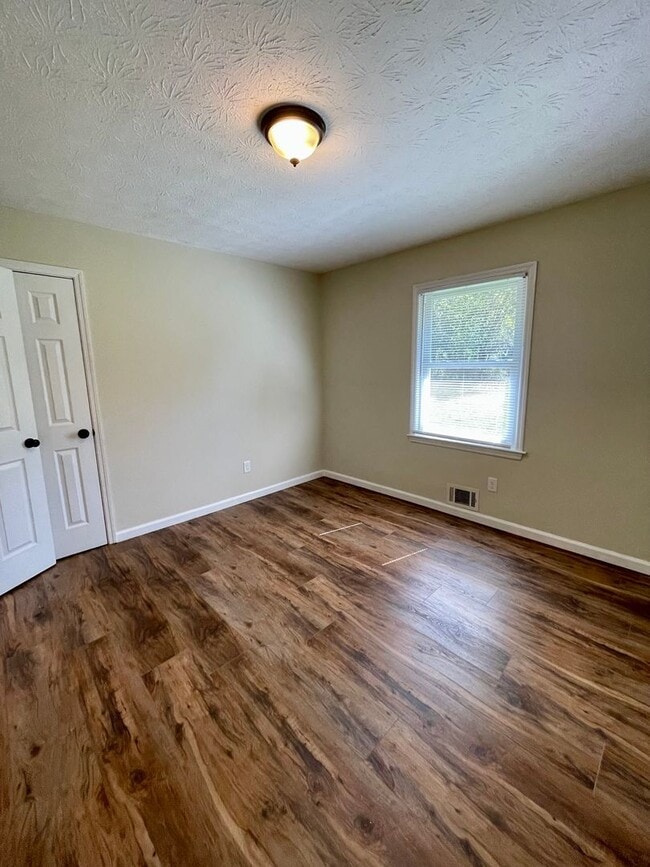 Building Photo - Beautiful newly remodeled home on over 3 a...