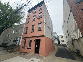 Building Photo - 433 2nd St
