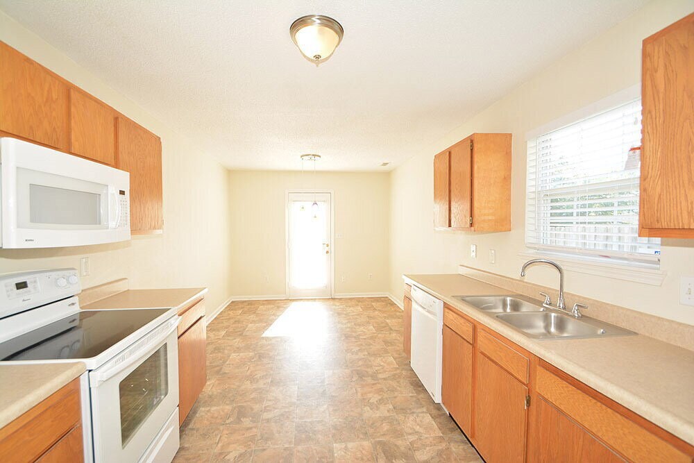 Building Photo - 15224 Fawn Meadow Dr