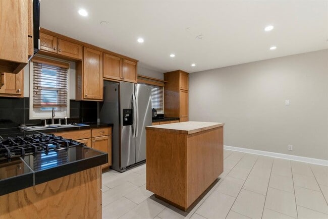 Building Photo - 1504 W 39th 1/2 St