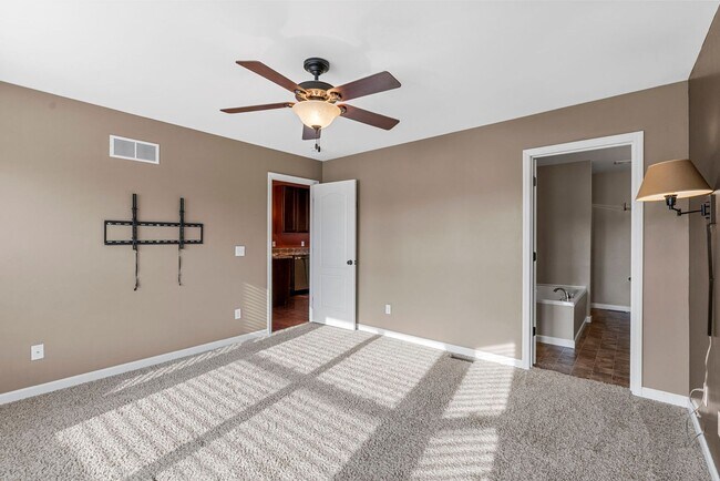 Building Photo - Spacious 3-Bed, 3-Bath Home in Wentzville