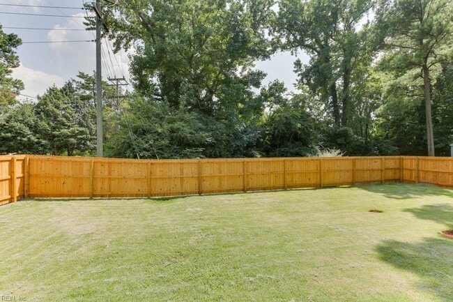 Building Photo - 3800 Sunset Point