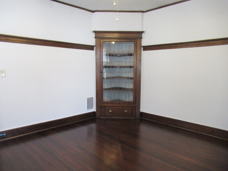 Building Photo - 55 Eaton St