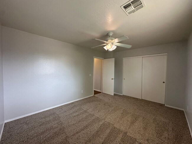 Building Photo - Promotion!  4 Bed 2.5 Bath Home with Split...