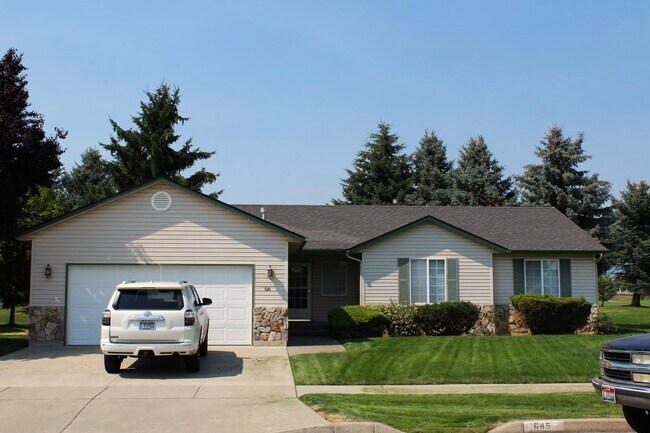 Primary Photo - Home in Post Falls!