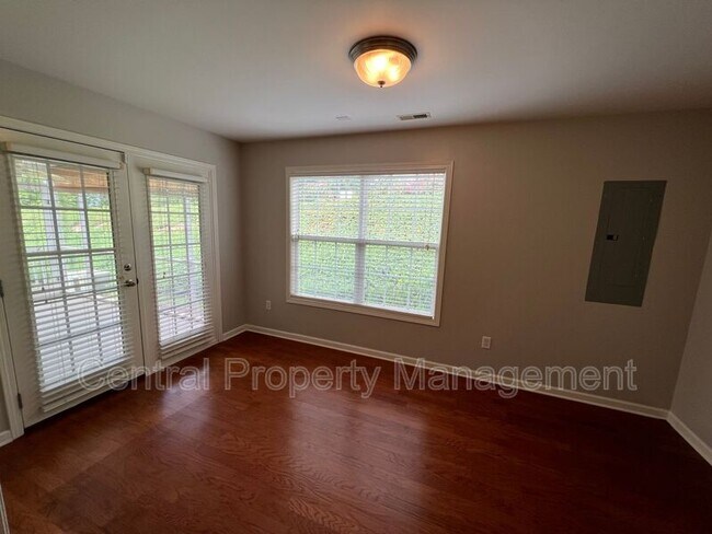 Building Photo - 107 Shalom Dr