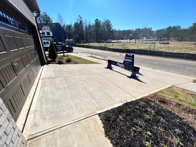 Building Photo - 180 Climbing Ivy Cir