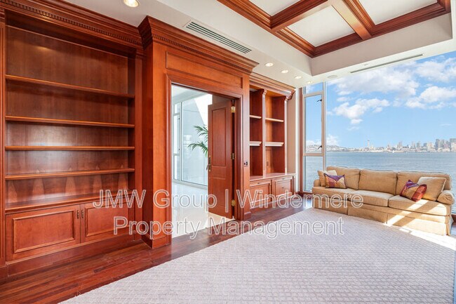 Building Photo - 1709 Harbor Ave SW