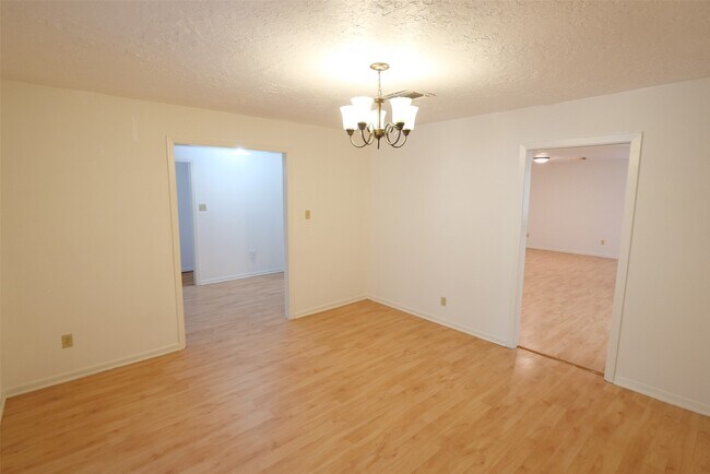 Building Photo - 5231 Beechnut St