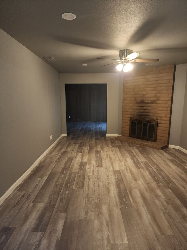 Building Photo - 8616-8618 La Riviera Dr