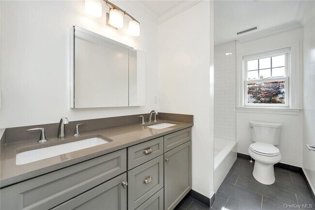 Building Photo - 233 Lincoln Ave