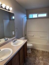 Building Photo - Spacious home in Fountain!