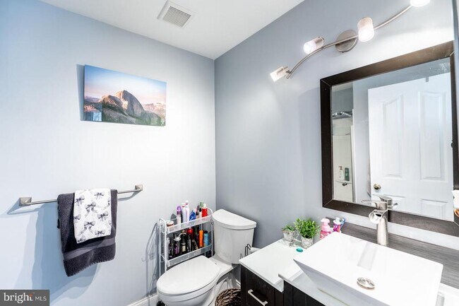 Building Photo - 1012 Foxmeadow Dr