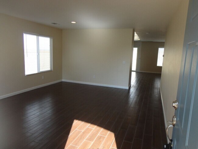 Building Photo - KIA1V