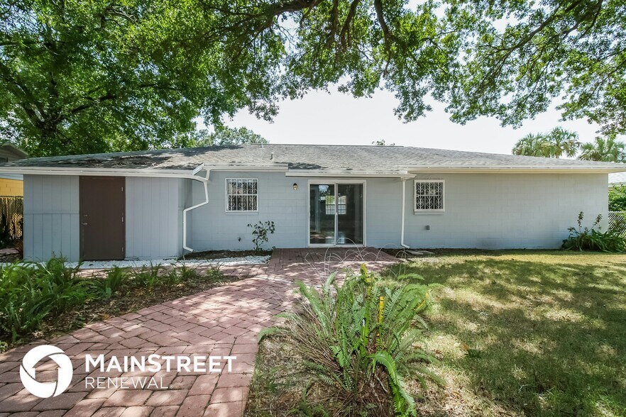 Building Photo - 804 Greenbriar Dr