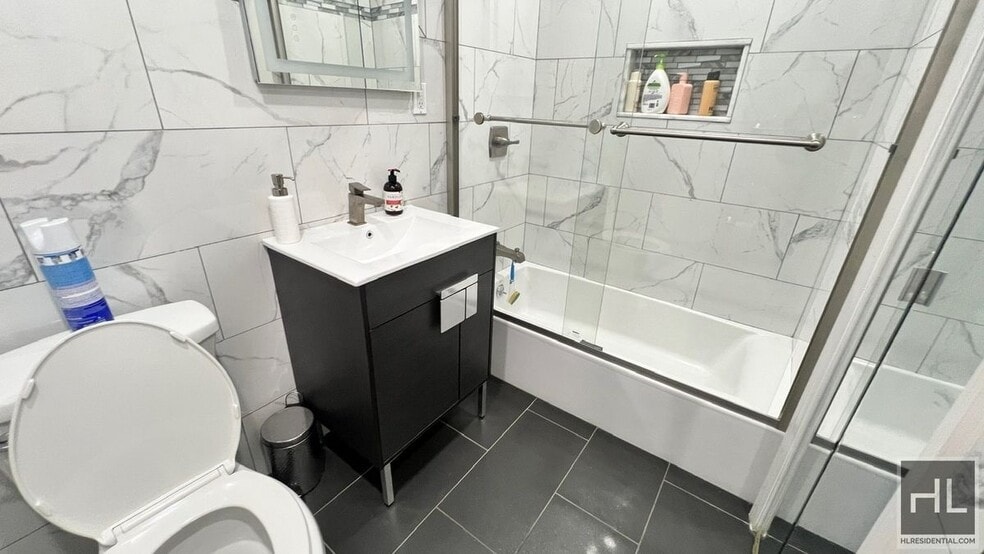 Building Photo - 629 E 83rd St