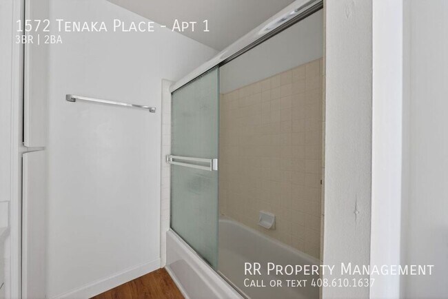 Building Photo - 1572 Tenaka Pl