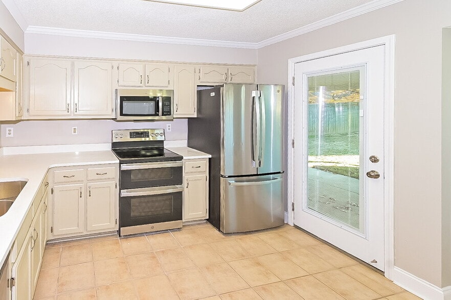Building Photo - 9846 Riggan Dr