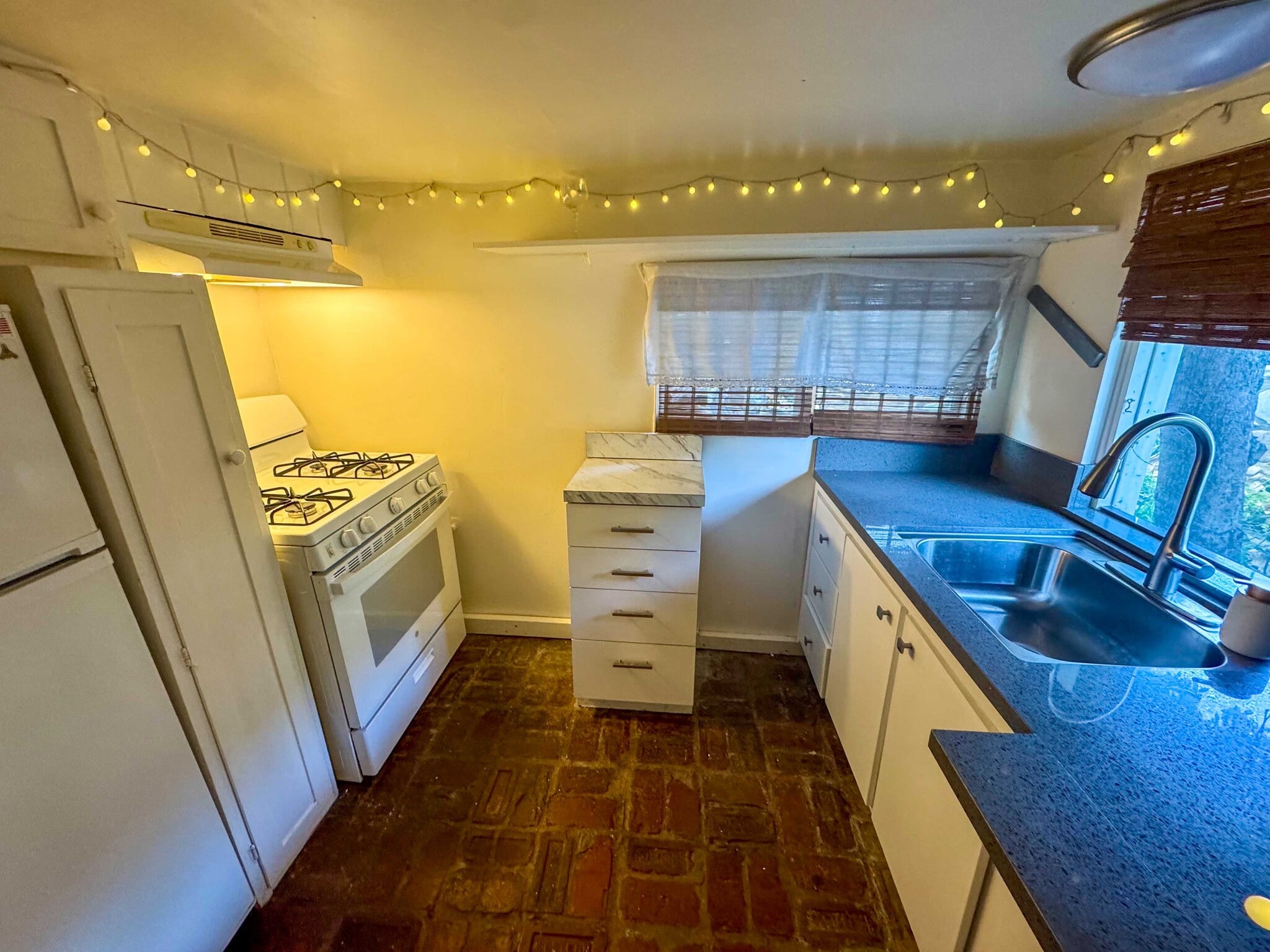 Building Photo - 3927 Las Flores Canyon Rd